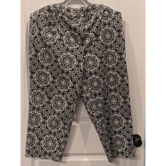 🖤 Chic Talbots Woman Black & White Medallion Stretch Cropped/Ankle Pants - 16W - Picture 4 of 7